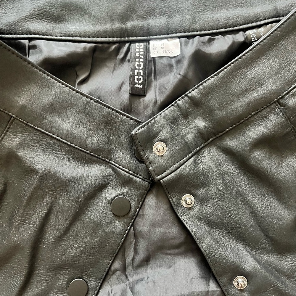Black button leather skirt - Picture 4 of 4